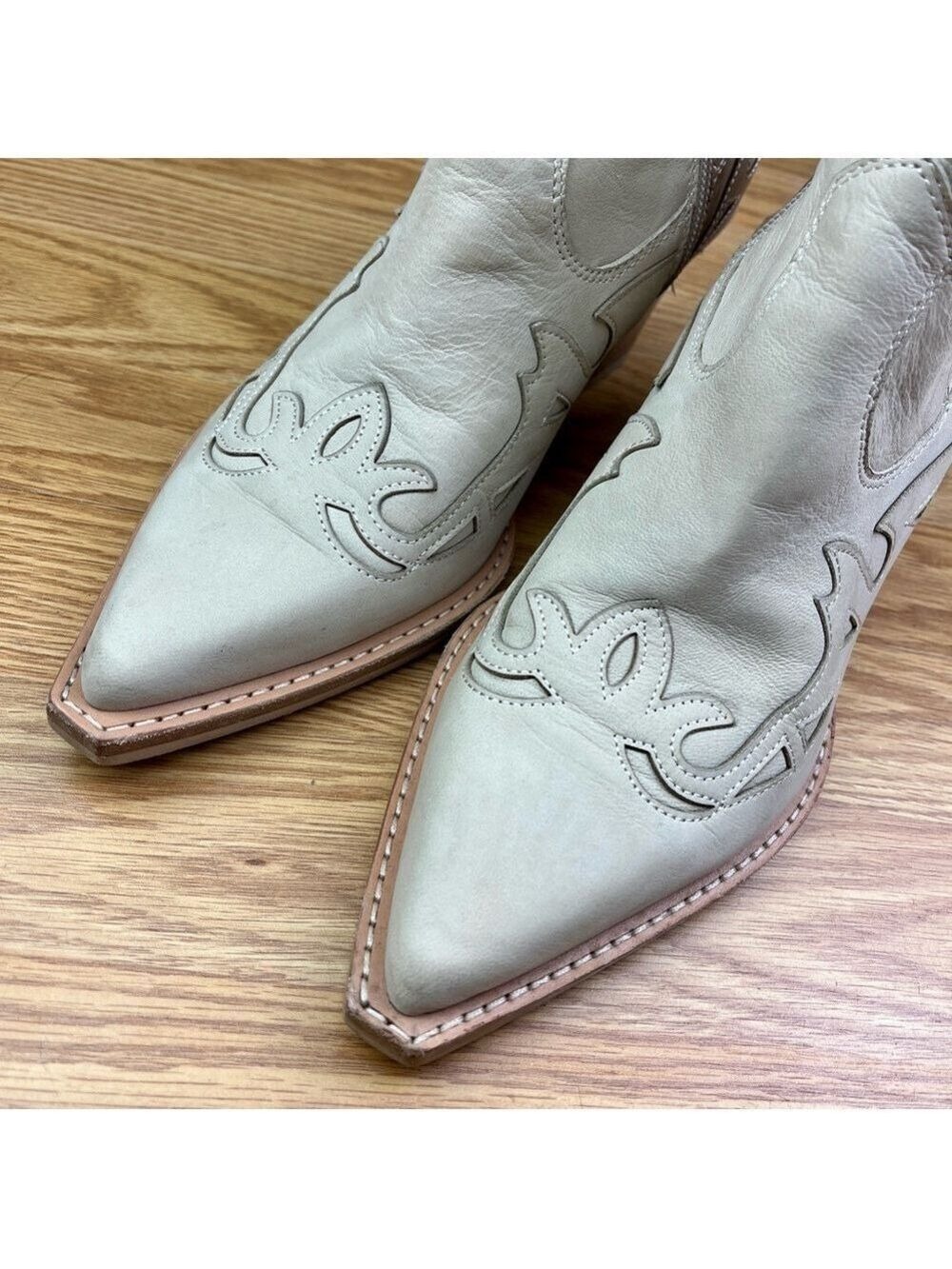 Like New Dolce Vita Ramson Cream Tan Leather Western Cowgirl Short Boots 8.5 - Picture 5 of 10